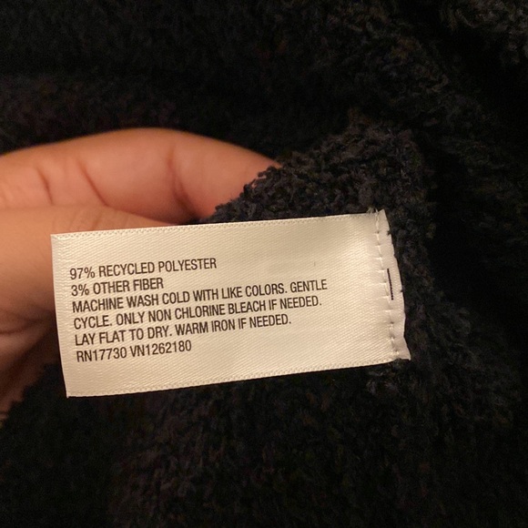 STARS ABOVE Black sherpa lounge shirt - Picture 2 of 2